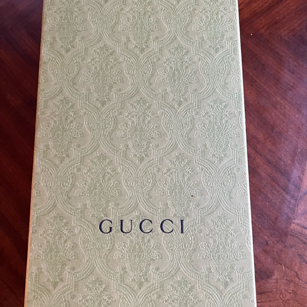 New Gucci sneakers Never worn. - Picture 5 of 9